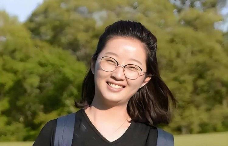 章莹颖男友国庆探望章父并协助直播<strong></p>
<p>数字货币交易所</strong>，网友劝其早点结婚，本人回应