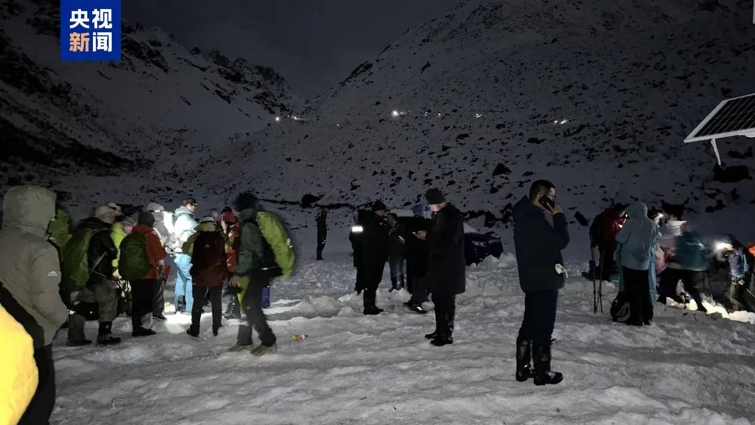 珠峰景区游客被困最新进展：已有350名游客获救，其余200多名游客已全部取得联系