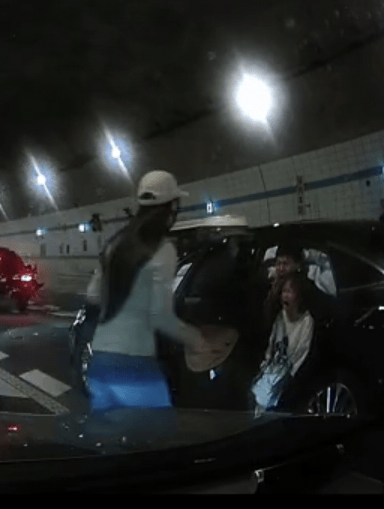 广州一男孩跪地拦车救母感动全网<strong></p>
<p>数字货币交易app</strong>，妈妈回应：哭着看完视频，“没有想到孩子这么爱我”