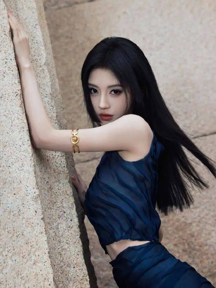 时装周上的女明星<strong></p>
<p>数字货币交易app</strong>，秋冬氛围感一键封顶！