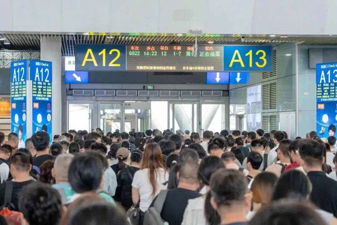 深圳北站凌晨返深被刷爆<strong></p>
<p>数字货币交易平台</strong>！附近叫车超200人？别慌！公交地铁加班护送