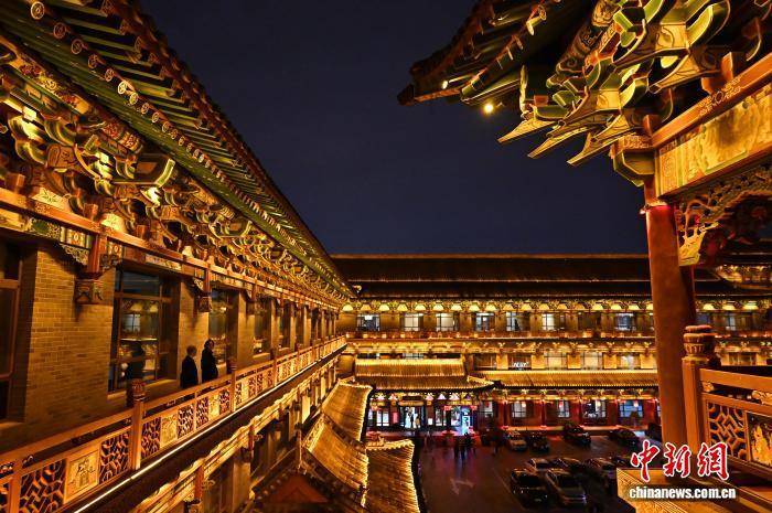 百年山西饭店夜景走红 古建新韵吸引游客
