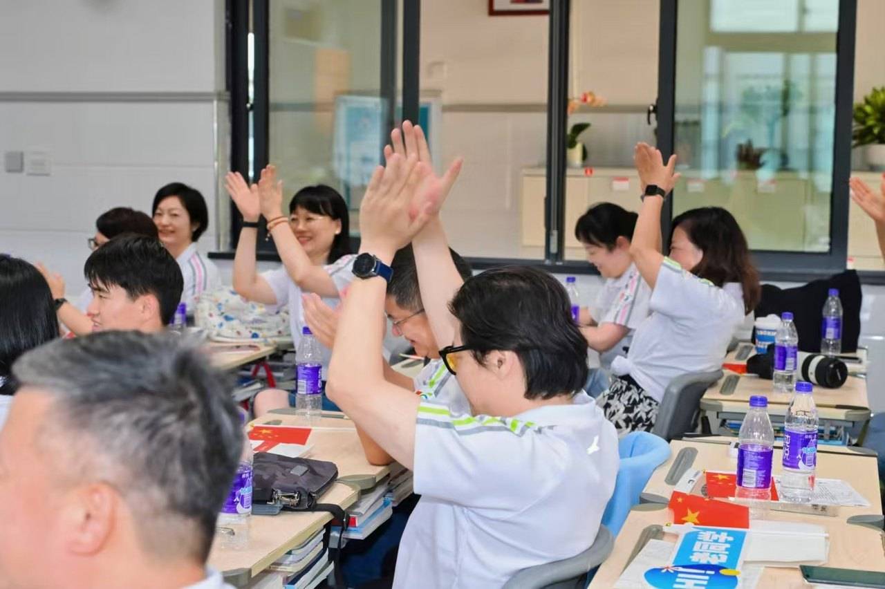 那个让老师骄傲的“调皮”班级！30年同学聚会<strong></p>
<p>数字货币交易官网</strong>，还伴有一封来自贵州的感谢信