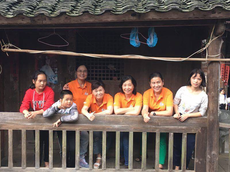 那个让老师骄傲的“调皮”班级！30年同学聚会<strong></p>
<p>数字货币交易官网</strong>，还伴有一封来自贵州的感谢信