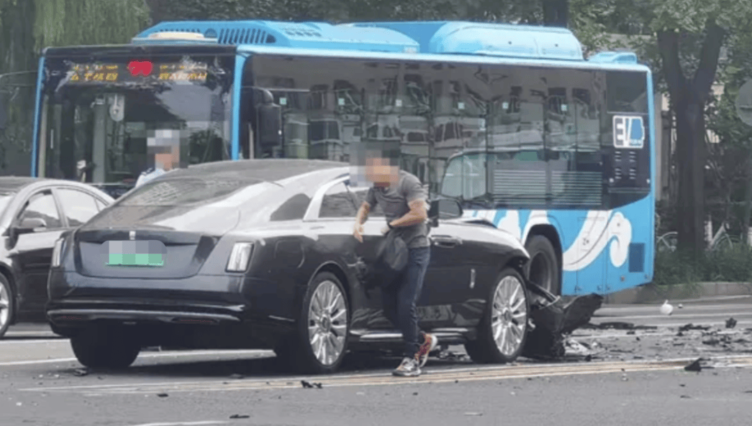 “劳斯莱斯逆行车祸”事件白车家属发声：“丈夫多处骨折！往后日子不知道怎么过”<strong></p>
<p>数字货币交易官网</strong>，陈震深夜再道歉，并回应“我方律师会全力配合”