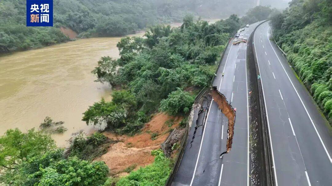 广西百色一高速公路开裂下沉！裂缝长约30米<strong></p>
<p>数字货币交易网站</strong>，塌陷处最深超2米