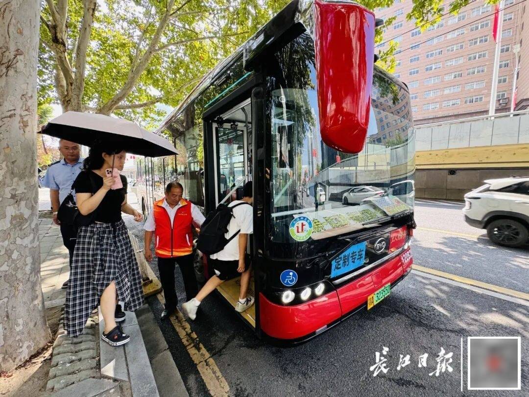 暴增10多倍!武汉这条公交突然火了<strong></p>
<p>数字货币交易网站</strong>,大批人赶来坐