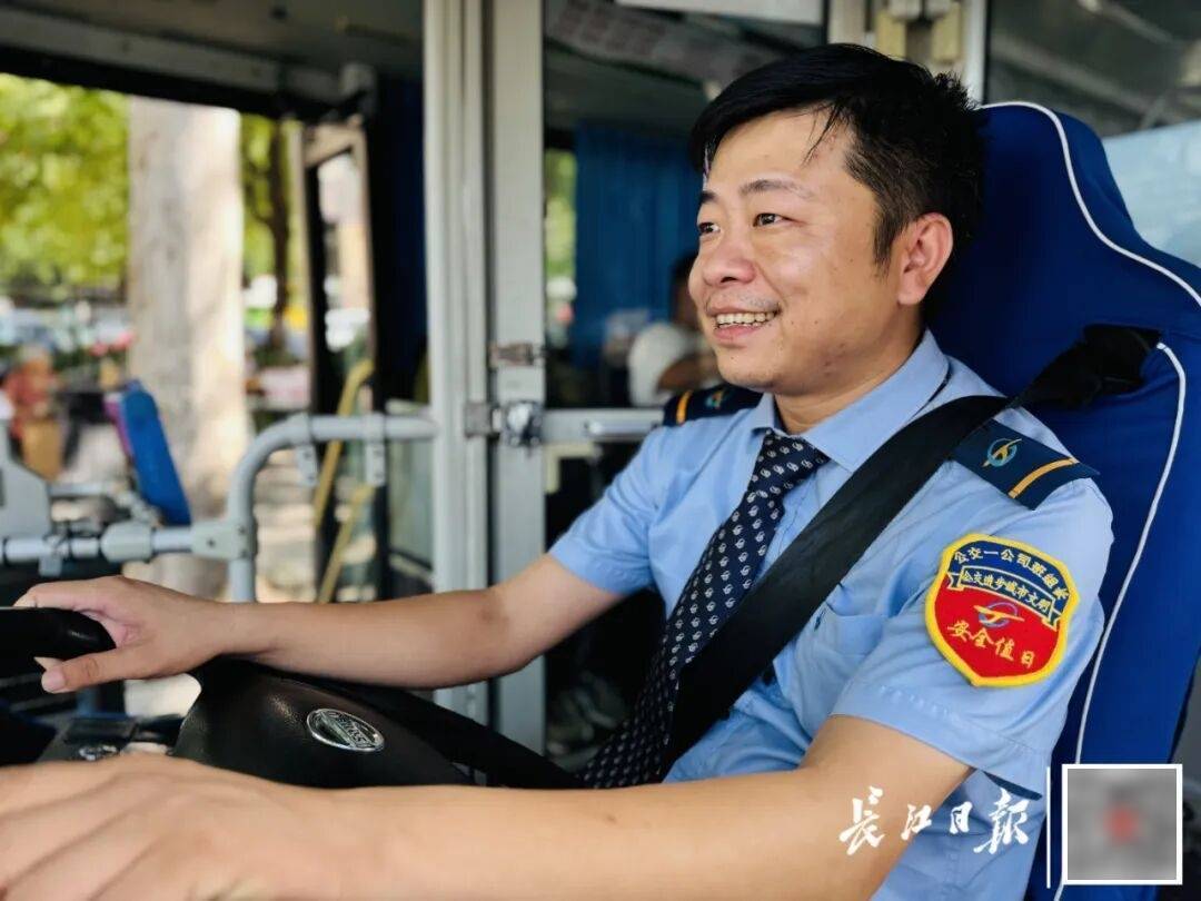 暴增10多倍!武汉这条公交突然火了<strong></p>
<p>数字货币交易网站</strong>,大批人赶来坐