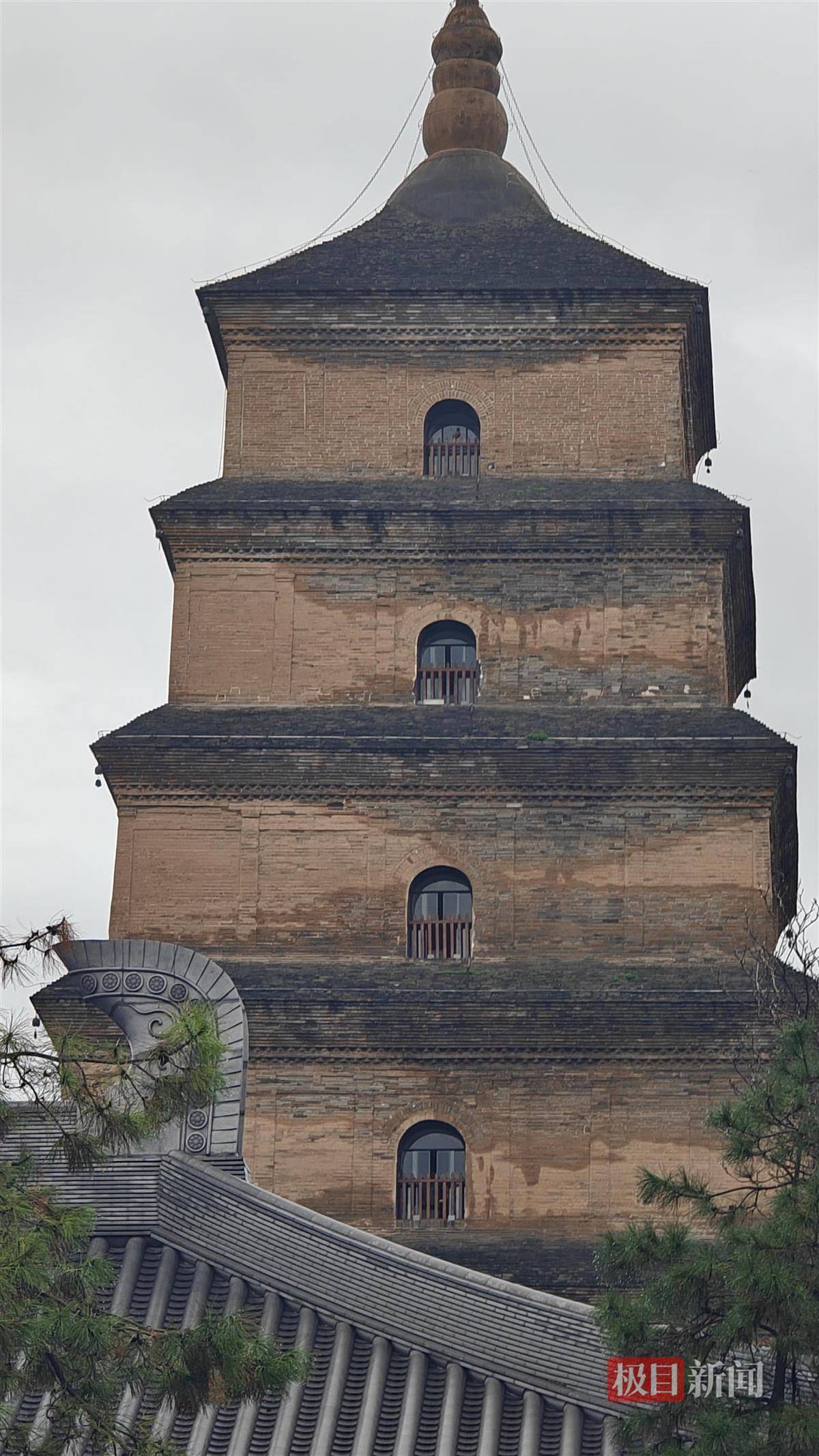 西安连续一个多月降雨遍地长蘑菇<strong></p>
<p>数字货币交易APP下载</strong>，大雁塔受潮，城墙布满青苔，气象局解释成因