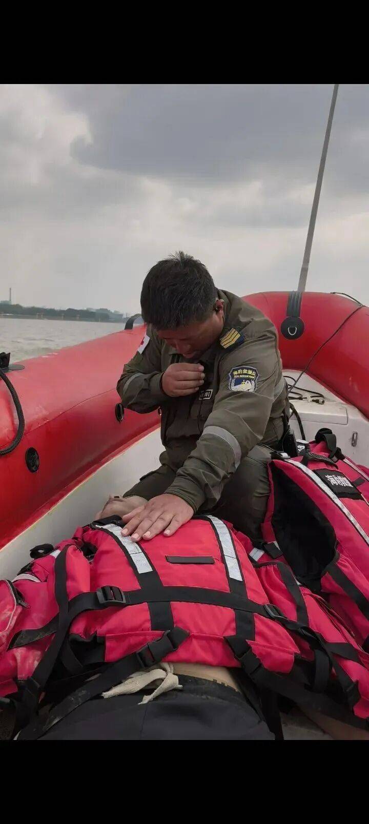 230斤重小伙酒后落水<strong></p>
<p>数字货币交易APP下载</strong>，漂浮7小时终获救……