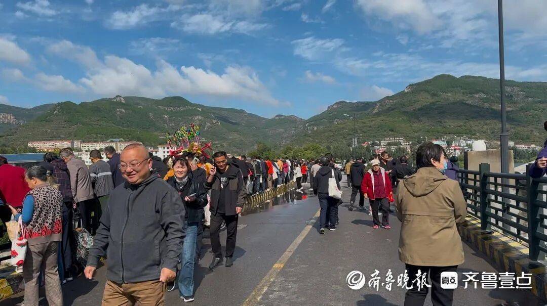 “鱼多得数不过来<strong></p>
<p>数字货币交易所交易平台</strong>，一网子下去能捞好几条”济南锦绣川水库开闸放水，大量鲢鱼被冲出，工作人员：禁止捕捞！