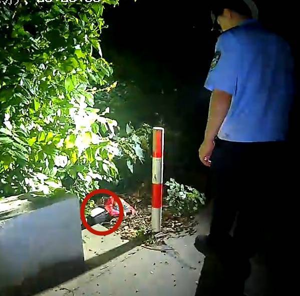 浙江一姑娘以奶茶为记号<strong></p>
<p>数字货币交易平台</strong>，竟然在草丛里藏了11万现金！