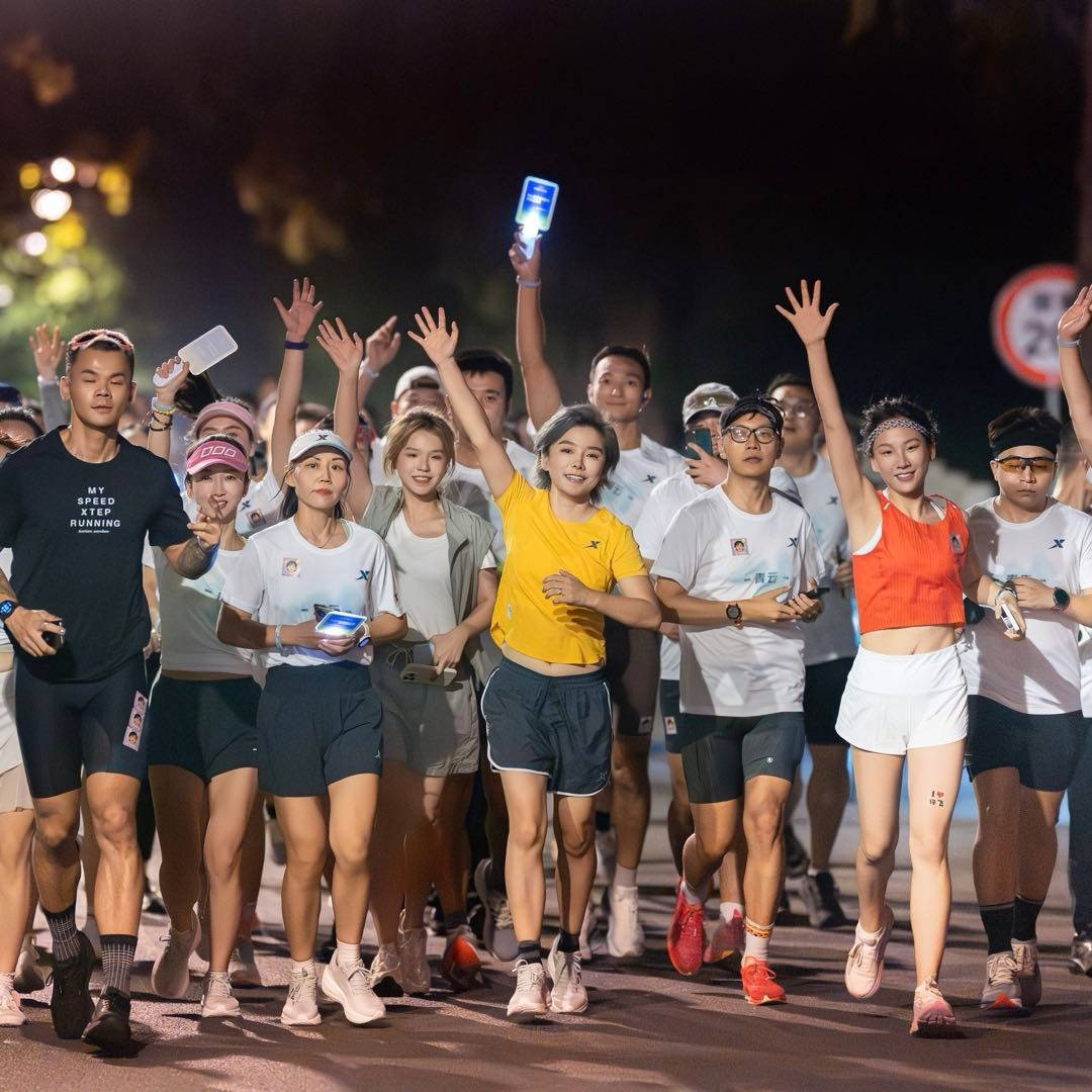 三年跑完马拉松六大满贯<strong></p>
<p>数字货币app</strong>，她的演唱会所有人都边唱边跑……走近许飞，一个爱跑步的高能量女歌手