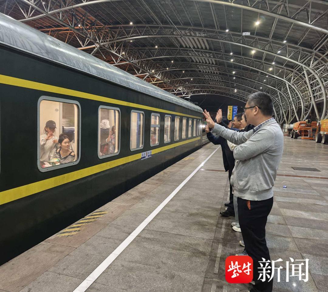 “叔叔是江苏的<strong></p>
<p>数字货币APP下载</strong>，将来一定带你们去看看！”镇江警官不忘承诺，四次组织近百名藏区学子来苏研学