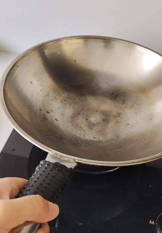 铁锅用了二三十年仍不粘不锈<strong></p>
<p>数字货币行情</strong>，女子在线寻厂家想“再买一个”，厂家称已停产