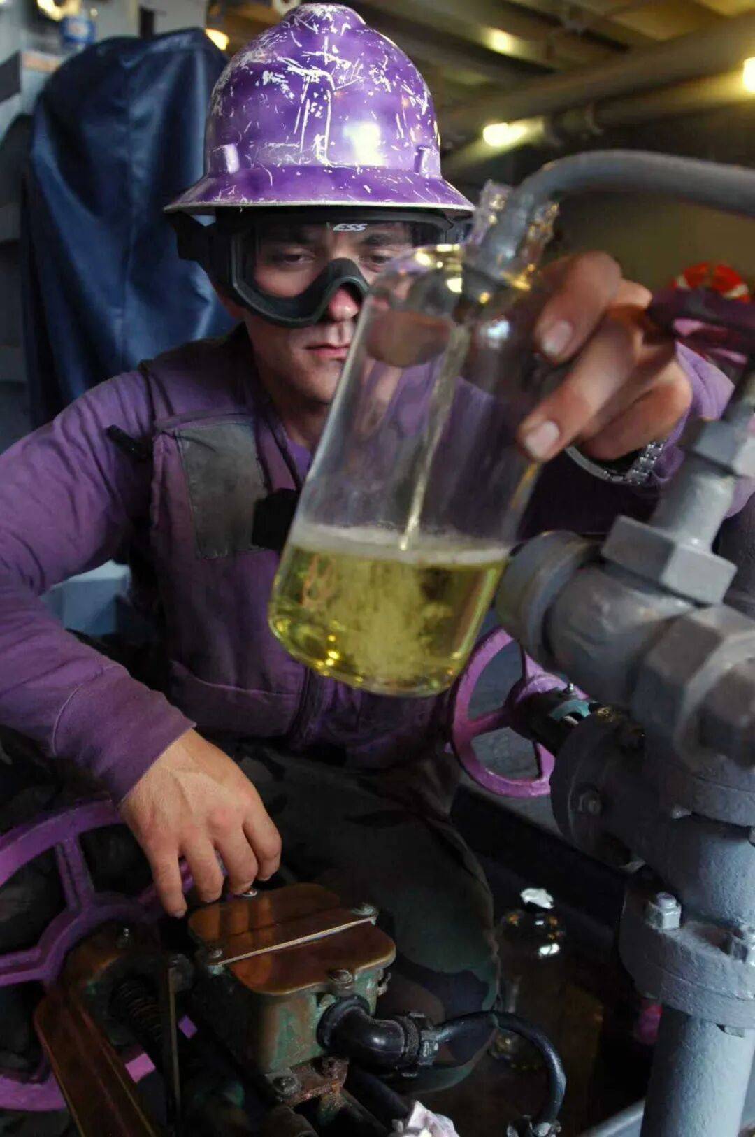 美海军在南海连摔两架飞机<strong></p>
<p>BITOP</strong>，因电磁攻击？中国军号发文