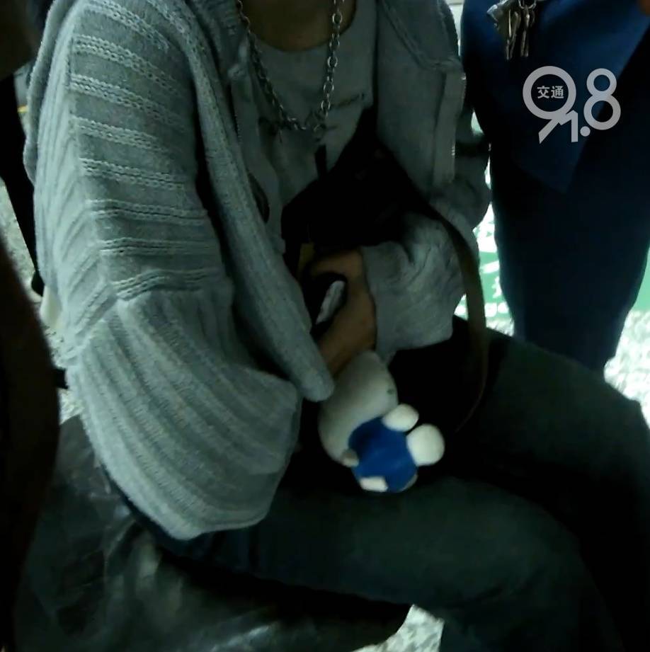 杭州地铁内<strong></p>
<p>ETH-以太坊</strong>，女乘客突然崩溃大哭！紧接着……这一幕被拍下