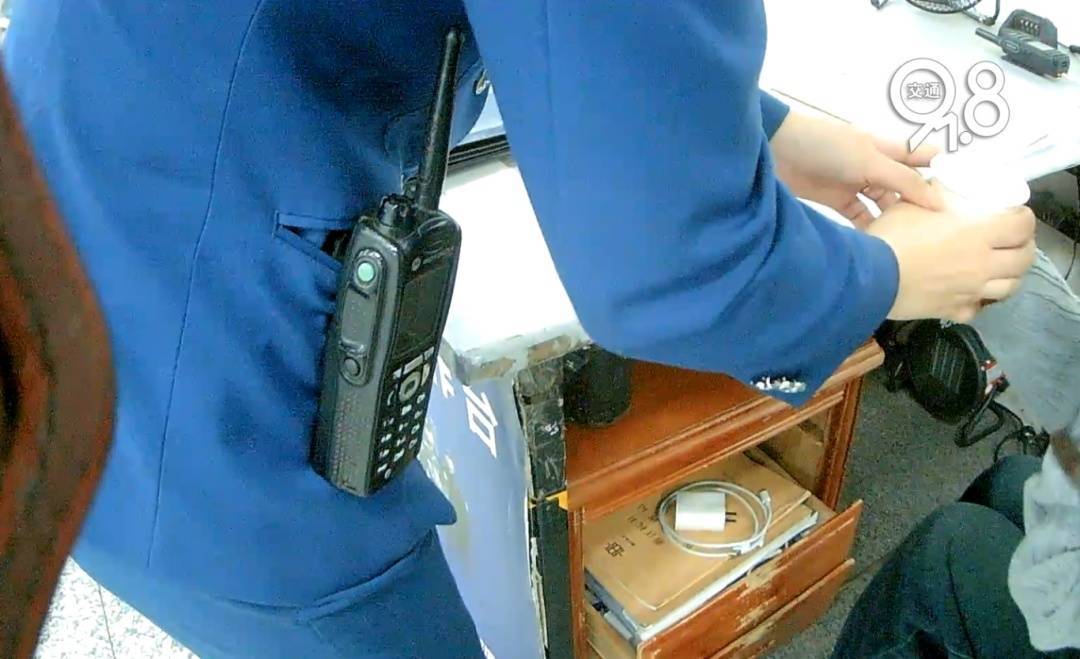 杭州地铁内<strong></p>
<p>ETH-以太坊</strong>，女乘客突然崩溃大哭！紧接着……这一幕被拍下