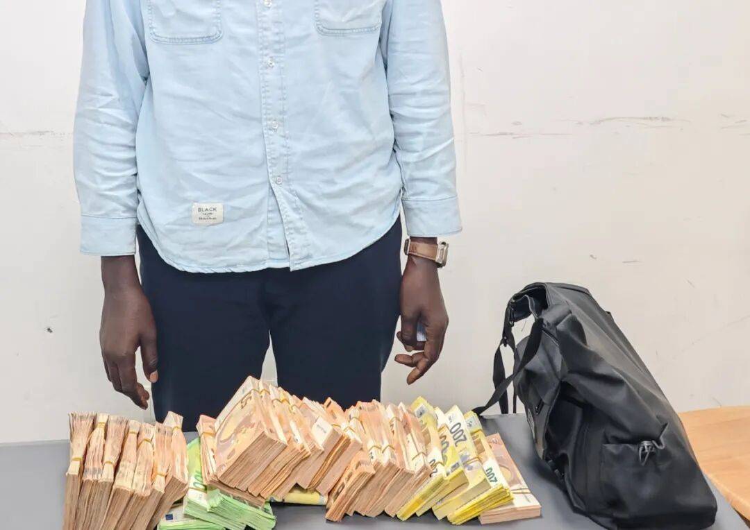 成捆的欧元现金就放在背包里装着<strong></p>
<p>泰达币</strong>，折合人民币超186万元，旅客入境时被广州海关查获