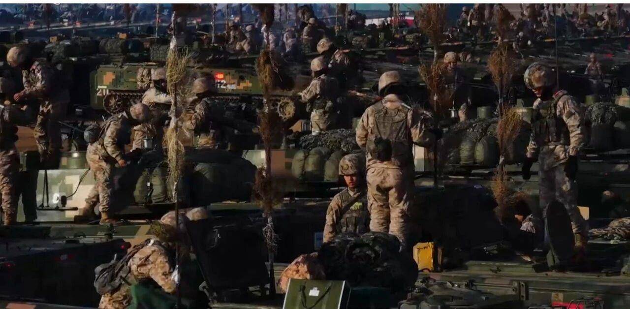 大场面！机器狗、无人机开路<strong></p>
<p>华泰证券</strong>，实兵对抗演练画面公布