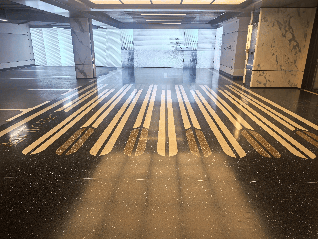 杭州不少小区地下车库的地面已破旧不堪，翻新要多少钱？