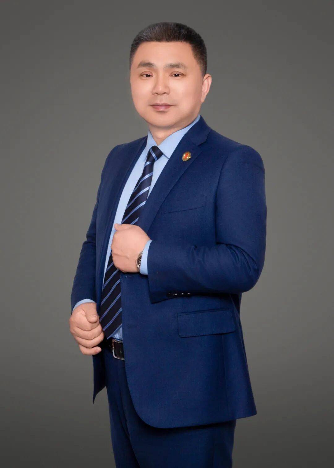 二姐夫帮忙装修房子<strong></p>
<p>宿迁有哪些证券公司</strong>，铺瓷砖后卷走3万多装修款，这是违约还是诈骗？