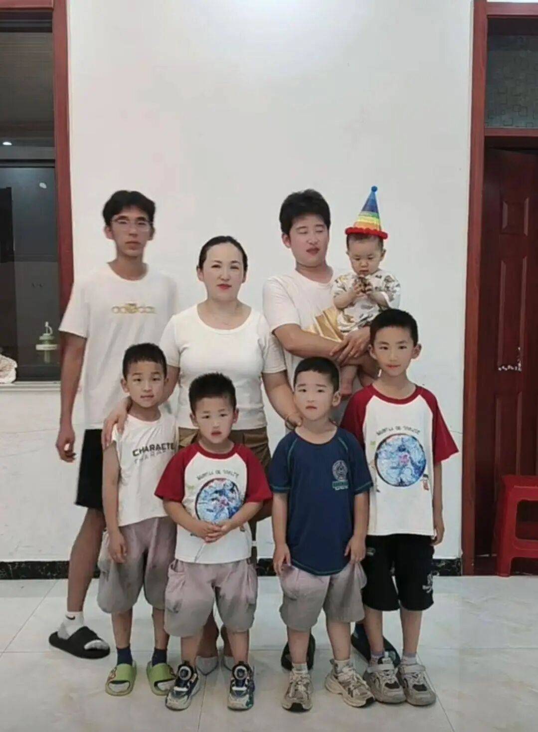 85后夫妻16年生<strong></p>
<p>国泰君安</strong>了6个儿子：一直想生个女儿