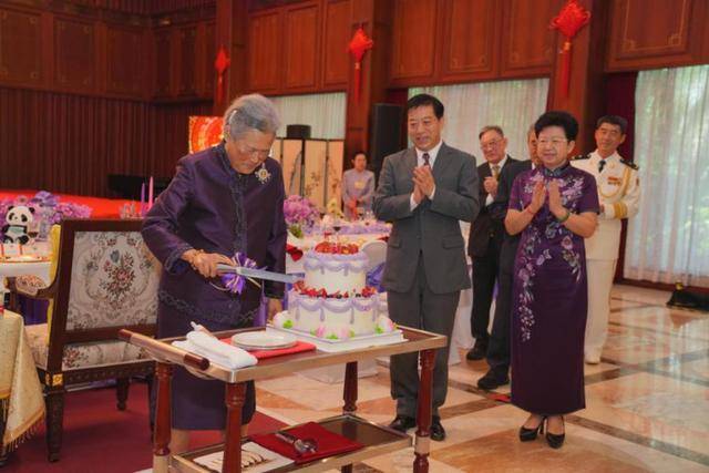 连续有两位国王访华<strong></p>
<p>国泰君安</strong>，其中一位是建交以来首访，证明了什么？