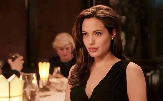 安吉丽娜·朱莉访乌<strong></p>
<p>国泰君安</strong>，保镖被带走