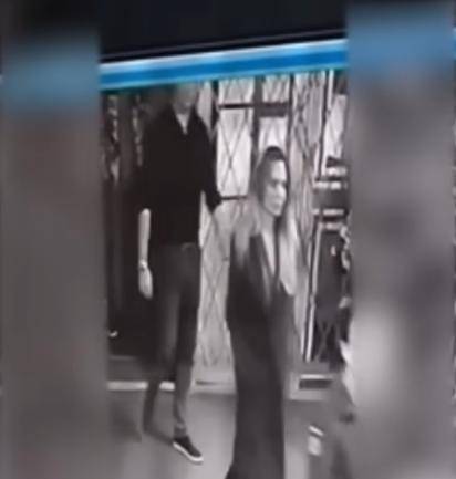 安吉丽娜·朱莉访乌<strong></p>
<p>国泰君安</strong>，保镖被带走