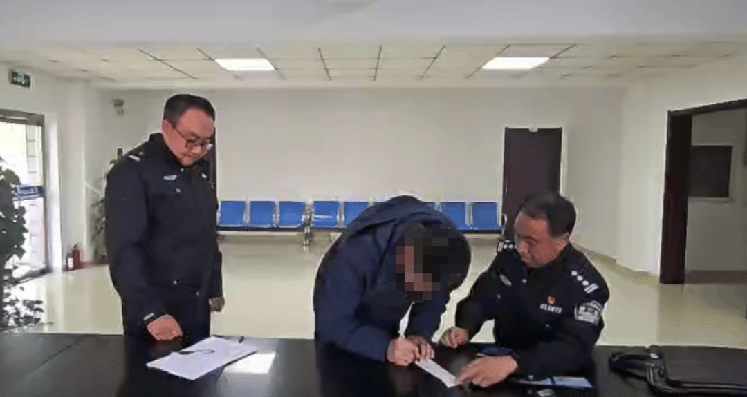 8人穿“警服”为婚礼开路？后续来了<strong></p>
<p>天门有几家证券公司</strong>！