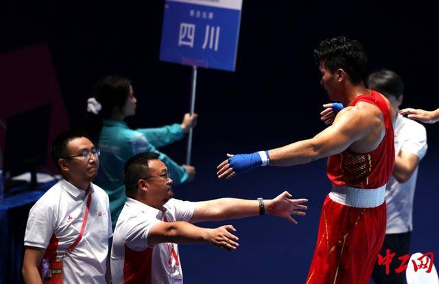 全运会拳击男子80公斤级决赛<strong></p>
<p>天门有几家证券公司</strong>，王小保夺冠！