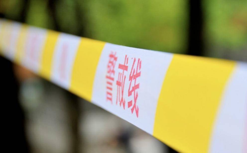 情侣吵架后<strong></p>
<p>盈透证券资金如何转出</strong>，女方受言语刺激跳车身亡 男方被判过失致人死亡罪，一审获刑两年半