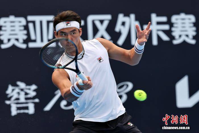 2026澳网亚太区外卡赛男单第一轮：布云朝克特战胜对手晋级8强