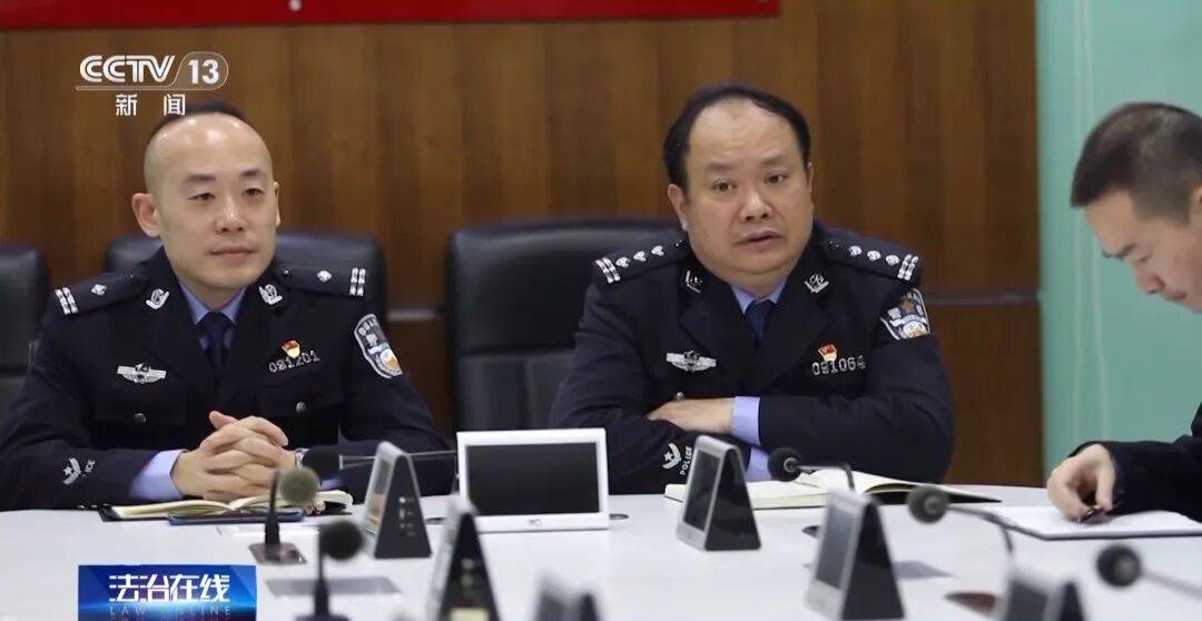 广州南站<strong></p>
<p>证券公司上市时间排名</strong>,一男子频繁“上厕所”,被警方盯上