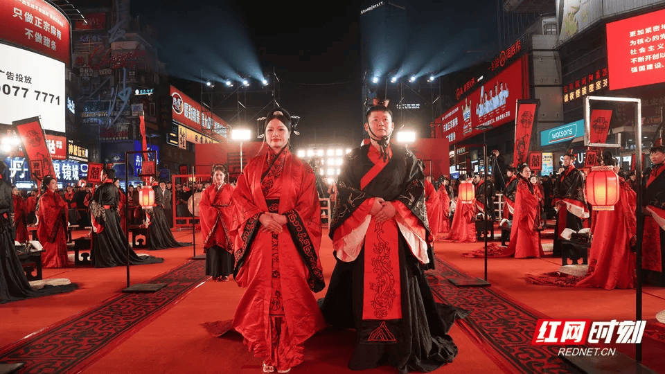 汶川地震被救起的女孩<strong></p>
<p>证券公司上市时间排名</strong>,17年后和救她的军人结婚了