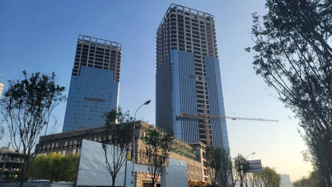 西安地标“双子塔”荒芜十年<strong></p>
<p>长江证券王世平简介</strong>,7.48亿起拍