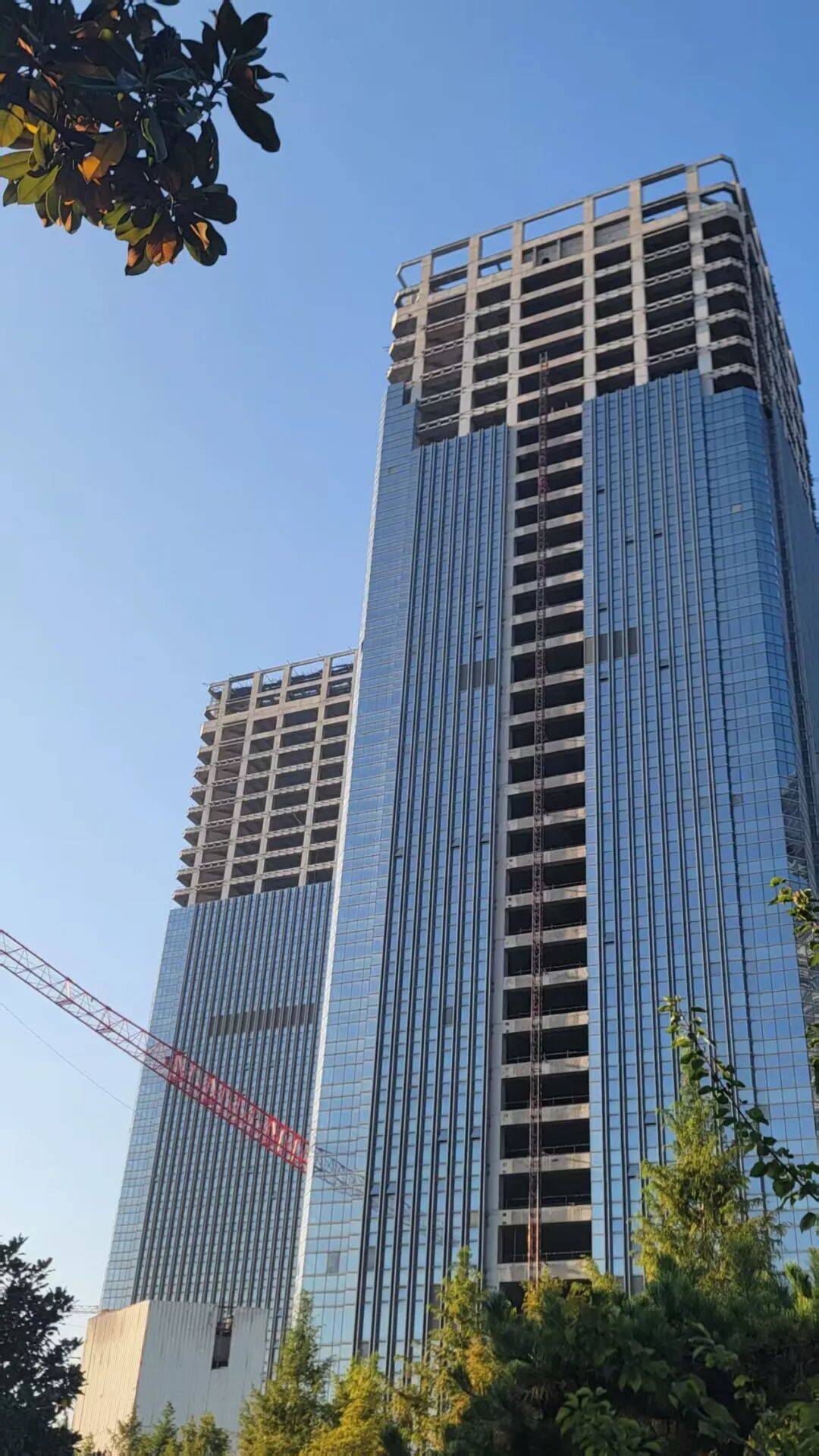 西安地标“双子塔”荒芜十年<strong></p>
<p>长江证券王世平简介</strong>,7.48亿起拍