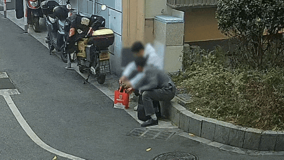 上门取走19万元<strong></p>
<p>长江证券王世平简介</strong>，杭州一西装革履“金融专员”被抓！在高速服务区被抓，车上塞满现金