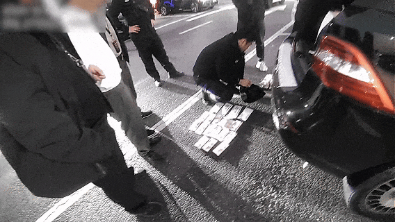 上门取走19万元<strong></p>
<p>长江证券王世平简介</strong>，杭州一西装革履“金融专员”被抓！在高速服务区被抓，车上塞满现金