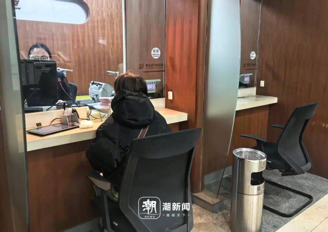 一降再降<strong></p>
<p>证券从业考试必背数字</strong>!浙江有人拿着50万元赶紧入手!不少人算账:这样也挺香