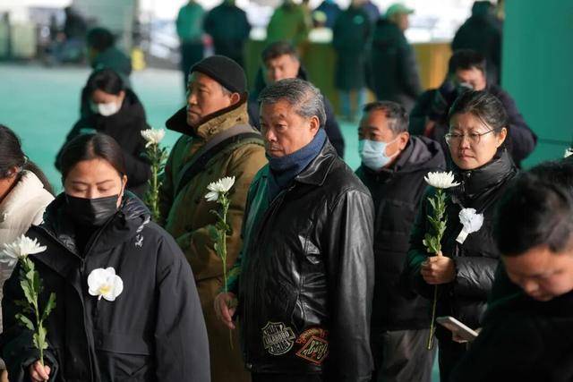 何晴之子追思:妈妈很喜欢雪<strong></p>
<p>南京河西华泰证券广场</strong>,北京这场雪好像是为她而下