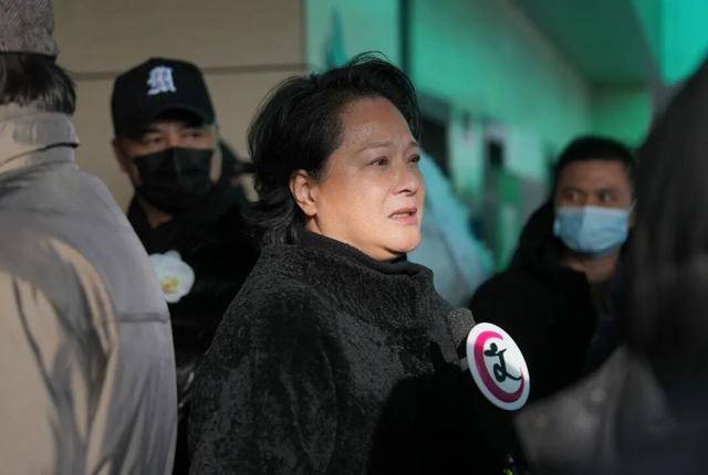 何晴之子追思:妈妈很喜欢雪<strong></p>
<p>南京河西华泰证券广场</strong>,北京这场雪好像是为她而下