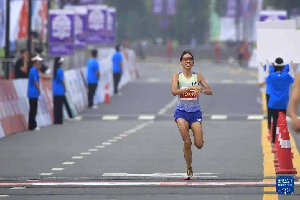 “最快女护士”张水华:今日在医院上班<strong></p>
<p>南京河西华泰证券广场</strong>,未参加“家门口的”福州马拉松;护士长回应