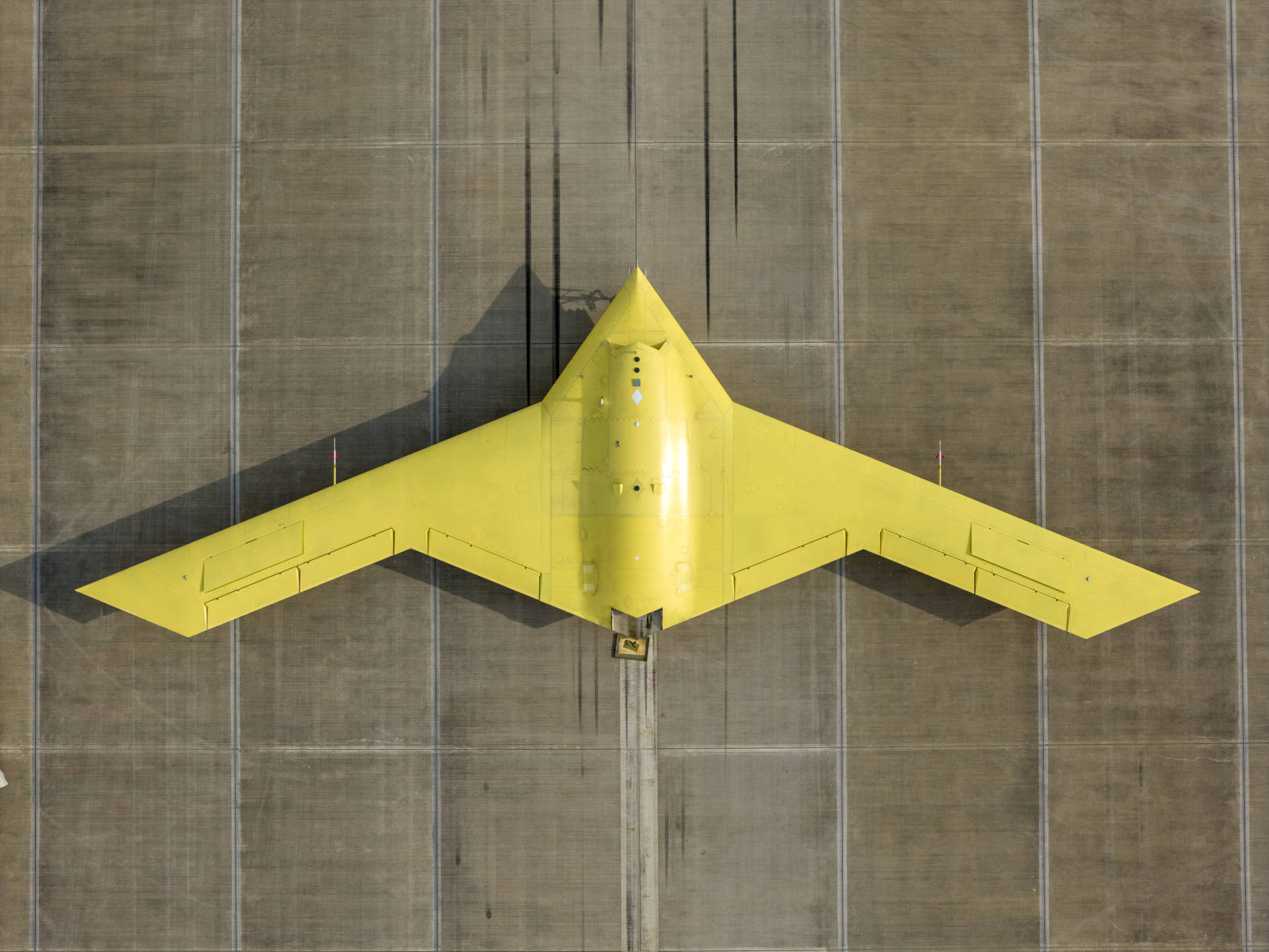 多张高清大图<strong></p>
<p>南京河西华泰证券广场</strong>!新型高空高速长航时无人机彩虹-7近日成功首飞