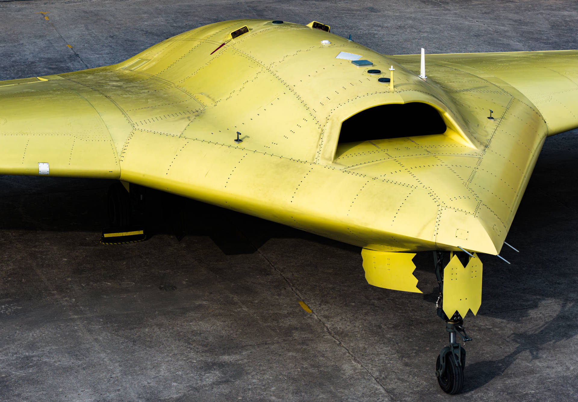 多张高清大图<strong></p>
<p>南京河西华泰证券广场</strong>!新型高空高速长航时无人机彩虹-7近日成功首飞