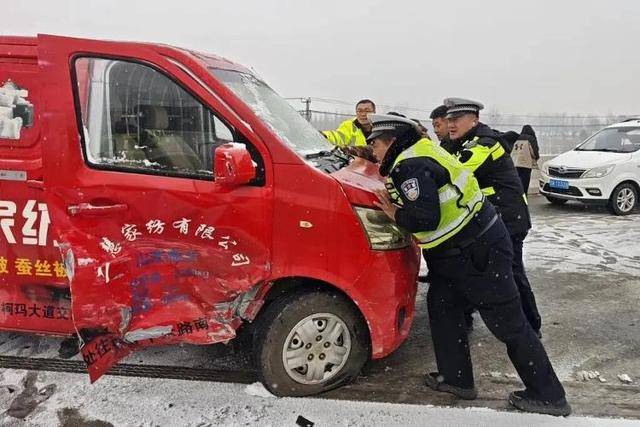 外交部发言人毛宁点赞山东德州交警<strong></p>
<p>南京河西华泰证券广场</strong>!