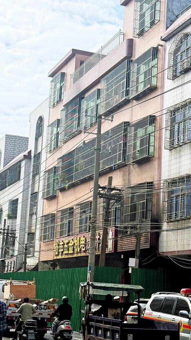 一家四代12人<strong></p>
<p>证券的中登安全证书</strong>，火灾中丧生背后