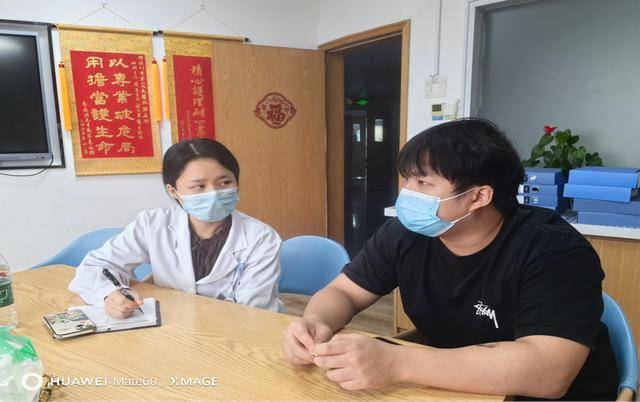 “工作可以再找<strong></p>
<p>高密市证券公司</strong>，妈妈只有一个”，深圳大学毕业生为照顾患癌母亲，甘当“全职儿子”