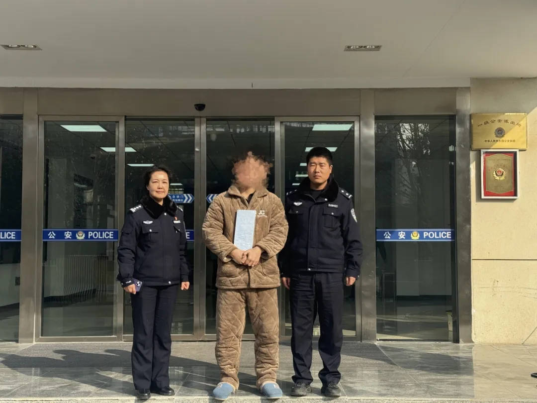 男子网购椅子多出一块15公斤价值40余万元的银板<strong></p>
<p>国金证券 李敬雷</strong>,民警细致排查后查明原因